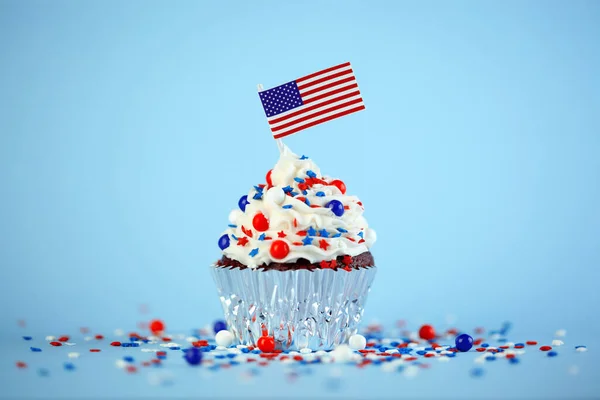 Julho Cupcake Com Bandeira Polvilhas — Fotografia de Stock