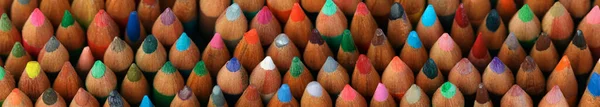 Kullanılmış Yıpranmış Renkli Kalem Koleksiyonu Sanat Okulu Geçmişi — Stok fotoğraf