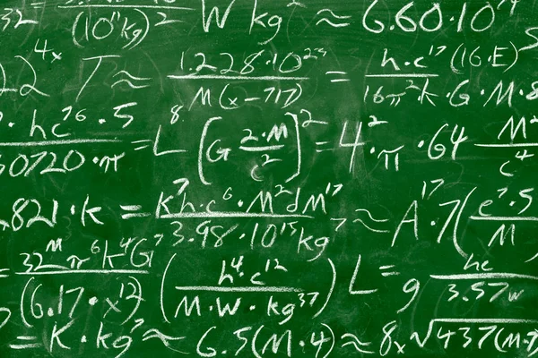Математические Уравнения Формула Написаны Мелом Зеленом Грязном Фоне Доски Концепция — стоковое фото