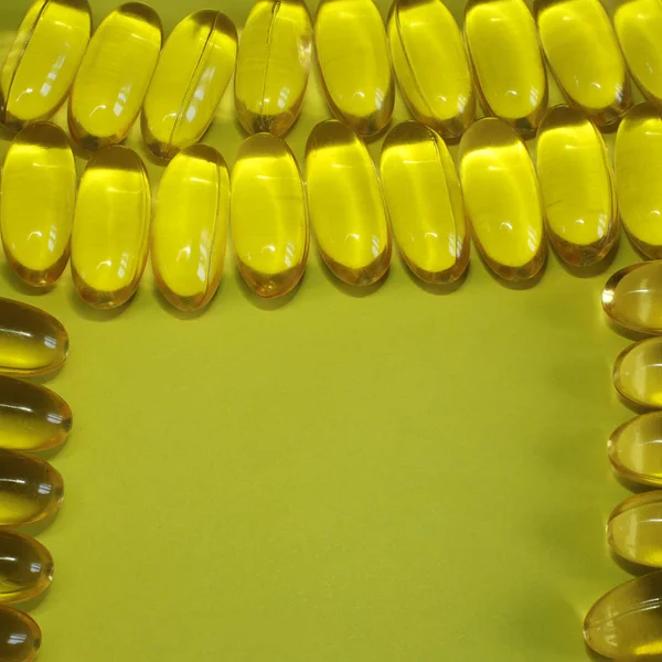 Vitamíny Žlutý Rybí Olej Oválný Zdravý Rybí Olej Jasně Pozadí — Stock fotografie