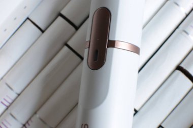 Nizhny Novgorod, Volga bölgesi / Rusya - 18 Temmuz 2019: Iqos tütün ısıtma cihazı, Heets makro fotoğraf çubukları