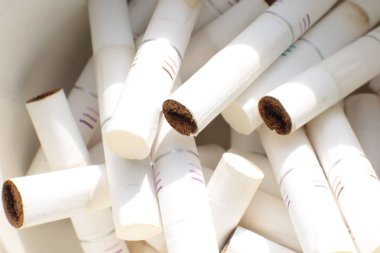 Nizhny Novgorod, Volga region / Rusya - 18 Temmuz 2019: Iqos cihazı makro fotoğraf için kullanılan Heets çubukları füme