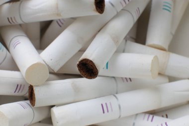 Nizhny Novgorod, Volga region / Rusya - 18 Temmuz 2019: Iqos cihazı makro fotoğraf için kullanılan Heets çubukları füme