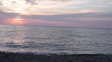 Çakıl su fırtınası deniz kıyısı dalgaları