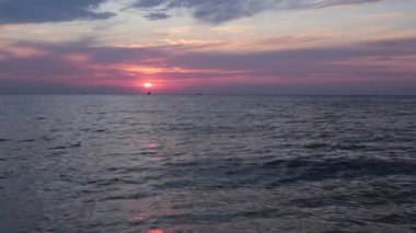 Çakıl su fırtınası deniz kıyısı dalgaları