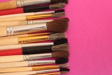 Boyaboyama için farklı boyutlarda ve şekillerde birçok fırça