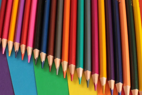 Conjunto Lápices Brillantes Para Creatividad Fondo Hojas Papel Multicolor — Foto de Stock