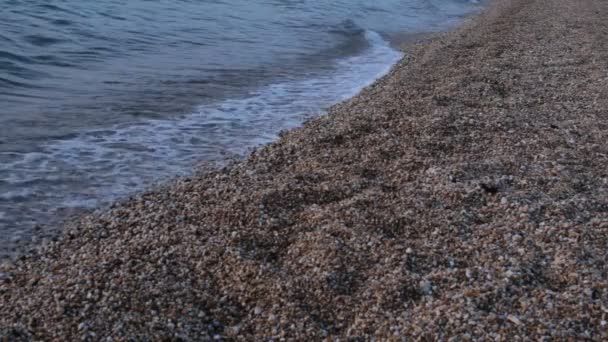 Ηλιοβασίλεμα Και Μικρά Κύματα Στο Θαλάσσιο Βίντεο Για Διαλογισμό Και — Αρχείο Βίντεο