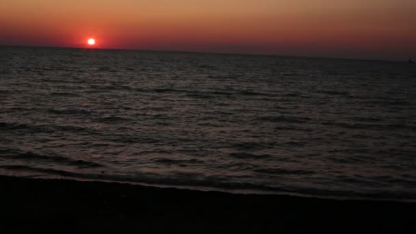 黎明和小波在海上视频冥想和放松美丽的日落 — 图库视频影像