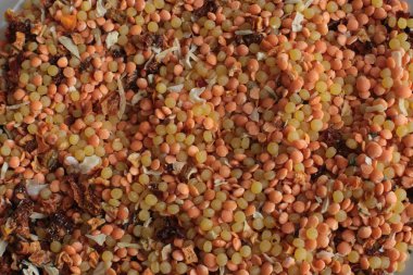 Kırmızı mercimek ve küçük makarna makro görünümü, tokluk ve vejetaryen için lezzetli ve sağlıklı gıda İtalyan kuru çorbası