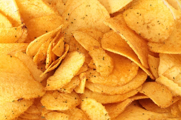 Tuz ve baharatlar, patates cipsi lezzetli ve yüksek sesle crunch ile iştah açıcı aperatifler