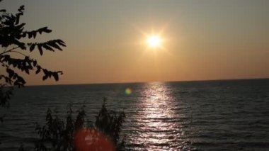 Deniz manzarasının ve okyanustaki dalgaların doğal güzelliği tahılın gücüdür.