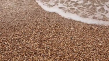 Dawn su okyanus güzel görünümü ve gökyüzünde renklerin alışılmadık bir degrade, rahatlama ve huzur ve gün batımında deniz tarafından tam sakin