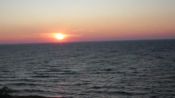 Sonnenaufgang Auf Dem Ozean Schöne Aussicht Auf Das Wasser Und — Stockvideo