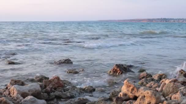 Úsvit Oceánu Nádherný Výhled Vodu Neobvyklý Gradient Barev Obloze Relaxace — Stock video