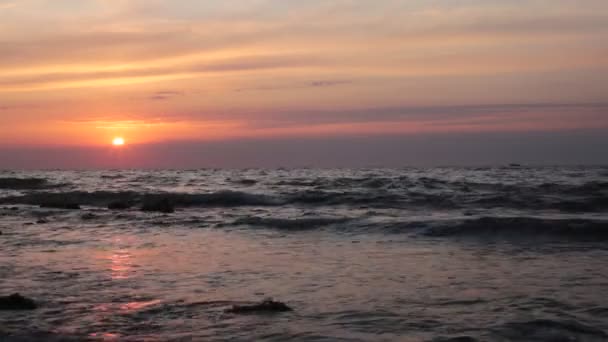 Рассвет Океане Прекрасный Вид Воду Необычный Градиент Цветов Небе Расслабление — стоковое видео