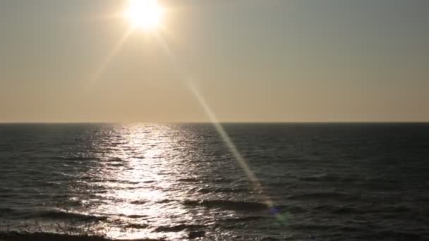 Αυγή Στον Ωκεανό Όμορφη Θέα Του Νερού Και Μια Ασυνήθιστη — Αρχείο Βίντεο