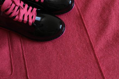 Yağmurlu havalarda kadın lastik botlar, kızlar için yağmurda yürümek için harika ayakkabılar 