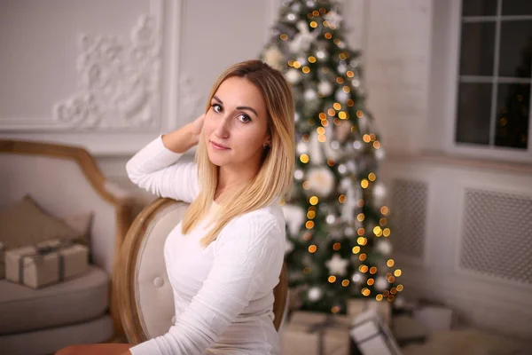 Lány Szőke Haja Ünnepli Boldog Évet Pozitív Hangulat Boldog Karácsonyt — Stock Fotó