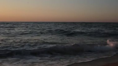 Deniz günbatımı manzara, doğal renklerin güzel gradyanı