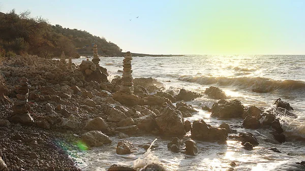 Natuurlijke Landschaps Balans Van Stenen Aan Kust — Stockfoto