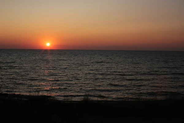 Amanecer Junto Mar Paz Desde Paisaje Puesta Sol Por Equilibrio — Foto de Stock