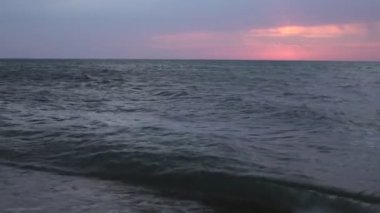 Denizde gün batımını düşünmek, rahatlama ve huzur meditasyon için doğal arka plan