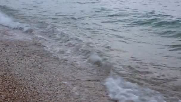 Fundo Para Meditação Praia Seixos Ondas Grandes — Vídeo de Stock