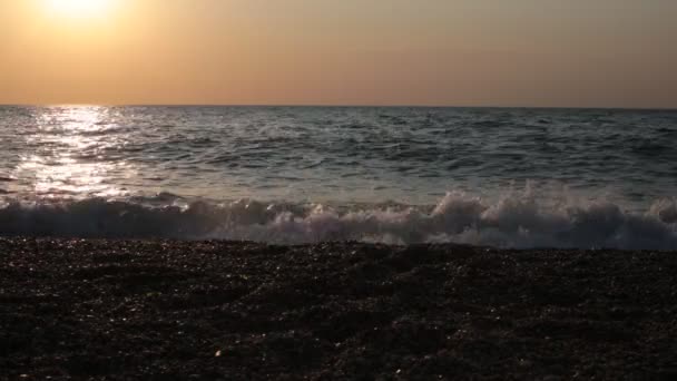 Περισυλλογή Του Ηλιοβασιλέματος Στη Θάλασσα Χαλάρωση Και Ειρήνευση Φυσικό Υπόβαθρο — Αρχείο Βίντεο