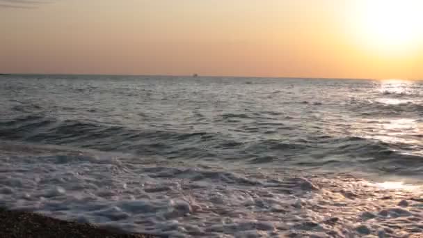 海での日没の考慮事項 瞑想のためのリラクゼーションと平和自然背景 — ストック動画