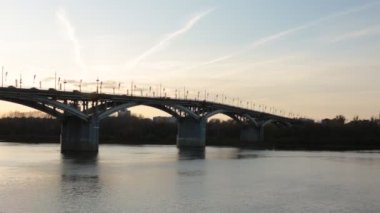 Nizhny Novgorod, Volga Bölgesi / Rusya - 01 Ekim 2019: Oka ve Volga Nehri üzerindeki otoyol köprüsü