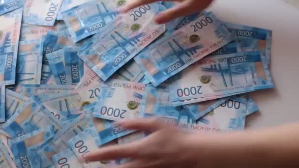 Yeni Basılmış Rus Banknotları 2000 Ruble — Stok video