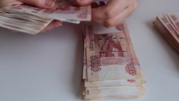 Zestaw Świeżo Wydrukowanych Rosyjskich Banknotów 5000 Rubli — Wideo stockowe