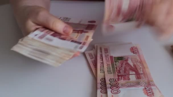 Zestaw Świeżo Wydrukowanych Rosyjskich Banknotów 5000 Rubli — Wideo stockowe