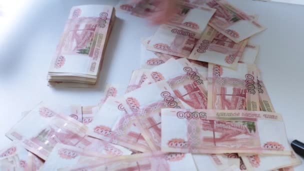 Набір Щойно Надрукованих Російських Банкнот 5000 Рублів — стокове відео