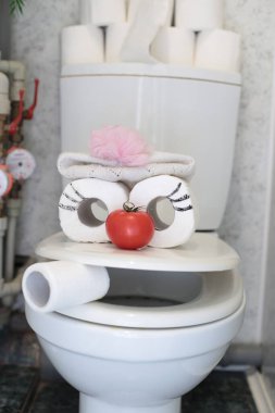 Zencefilli chihuahua sosisi ve tuvalet kağıdı rulosu stoku.