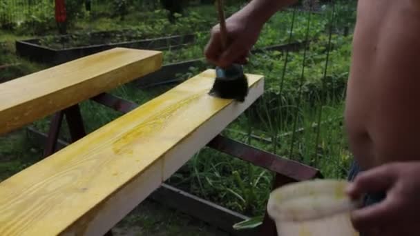 Persiapan Papan Untuk Konstruksi Tangan Pria Bekerja Dengan Balok Kayu — Stok Video