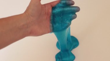 Eller kız moda salgısı oynar