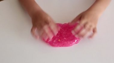 Eller kız moda salgısı oynar