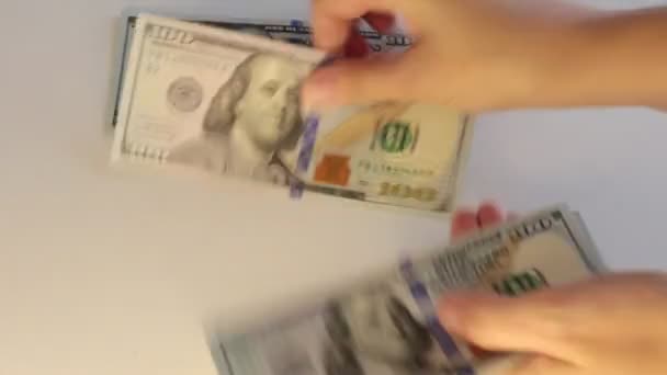 Viel Bargeld 100 Dollar Scheinen Zählen Von Geld Auf Weißem — Stockvideo