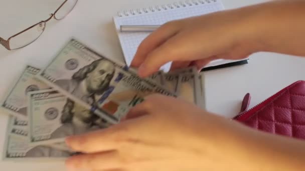 Hodně Peněz Stodolarových Bankovkách Počítání Peněz Bílém Pozadí — Stock video