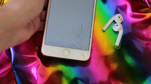 Kırık Telefon Ekranı Kırık Cam Bir Sürü Küçük Parça — Stok video