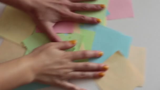 Fortune Telling Com Ajuda Peças Multicoloridas Papel Previsões Interessantes — Vídeo de Stock