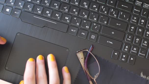 Tasten Drücken Schwarze Tastatur Eintippen — Stockvideo