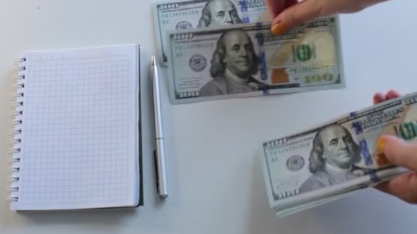 100 Dolarlık Banknotlar Halinde Paraları Say — Stok video