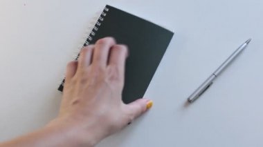 parlak modaya uygun video arkaplanı çıkartmalar ve not numaraları ve notlar üzerine sözcükler üzerine yazmak için açık alan