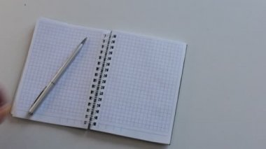 parlak modaya uygun video arkaplanı çıkartmalar ve not numaraları ve notlar üzerine sözcükler üzerine yazmak için açık alan