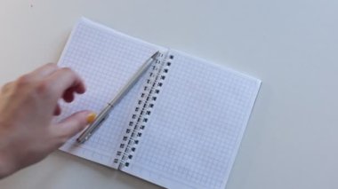 parlak modaya uygun video arkaplanı çıkartmalar ve not numaraları ve notlar üzerine sözcükler üzerine yazmak için açık alan