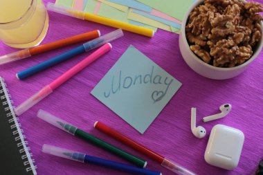  Etiketlere ve notlara yazmak için bir sürü açık alan ve notlar üzerine sözcükler