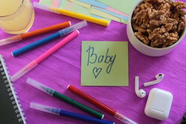  Etiketlere ve notlara yazmak için bir sürü açık alan ve notlar üzerine sözcükler